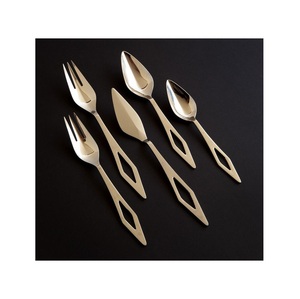 Couverts en métal exclusifs pour la maison : une caractéristique de repas élégant qui allie praticité et esthétique. - Product Image 5