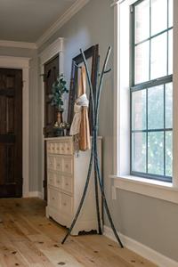 Perchero de pie de hierro con aspecto artesanal, estilo árbol, organizador de ropa con ganchos en forma de rama para recibidor y dormitorio - Product Image 2