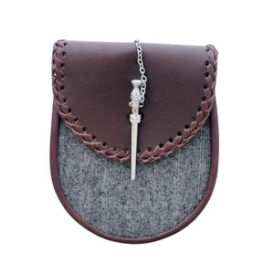 Sporran en cuir PU vegan marron, style écossais traditionnel, fait main, avec fermoir à broche, pour homme. - Product Image 4