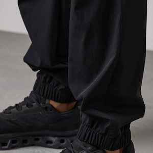 Pantalon de jogging noir pour homme, taille élastique, poches latérales, respirant, décontracté, pour l'automne, en maille mi-lourde, avec logo personnalisé - Product Image 2