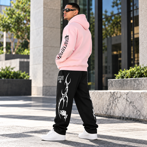 Conjunto Deportivo Urbano para Hombre, Sudadera Rosa, Pantalones Deportivos Negros con Estampado Tribal de Llamas Blancas, Precio Económico, Personalización OEM - Product Image 2