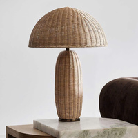 Abat-jour de table en rotin minimaliste, éclairage décoratif élégant pour la maison, pour un design d'intérieur moderne, fabriqué à la main au Vietnam