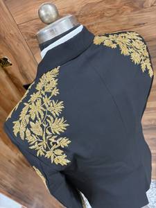 Costume de marié noir brodé sur mesure |   Blazer de mariage floral doré de qualité supérieure pour hommes - Product Image 5