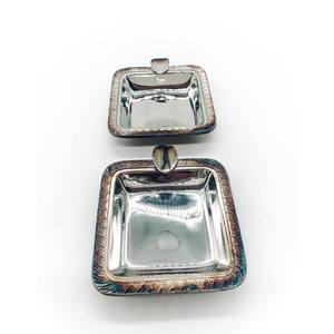 Cendrier carré vintage en argent, cendrier décoratif en métal avec poignée, élégant accessoire de table pour la maison et le bureau - Product Image 3