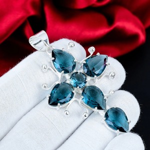 Colgante de Cruz con Gema Indicolita, Plata de Ley 925, Joyería Artesanal Hecha a Mano, Engaste en Bisel, Azul Verde, Regalo Bohemio para Mujer - Product Image 2