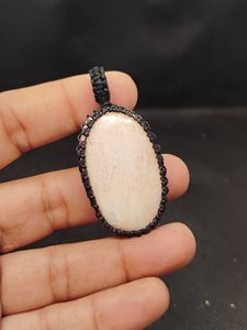 Collier pendentif en macramé opale rose naturelle fait main, pierre précieuse ovale facettée, bijoux en fil noué style bohème pour femme - Product Image 6