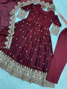 Salwar Kameez brodé rouge vin pour femmes avec dupatta |   Robe longue de créateur |   Tenue de mariage indienne sans plis, protection solaire - Product Image 6