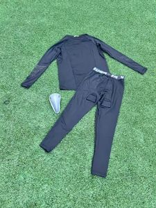 Conjunto de Ropa Interior Térmica para Hockey B A U E R: Camiseta de Compresión Acolchada y Pantalones Deportivos con Protección - Transpirable para Hombre - Product Image 4