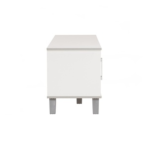 Mueble de TV moderno de tablero laminado con acabado blanco, mueble bajo para TV, centro de entretenimiento con doble almacenamiento y puertas abiertas - Product Image 3