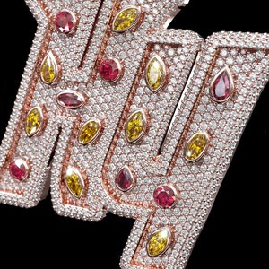 Pendentif Lettre Personnalisé en Argent S925 avec Moissanite VVS Multicolore, Tailles Fantaisie, Mélange Vibrant Rouge Jaune Poire Ovale, Certifié Hiphop - Product Image 5