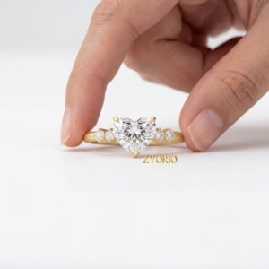 Anillo de Diamantes con Corte Corazón en Oro de 18K, Anillo de Compromiso de Lujo con Corazón, Anillo de Promesa de Joyería Fina, Elegante Regalo para Ella - Product Image 1