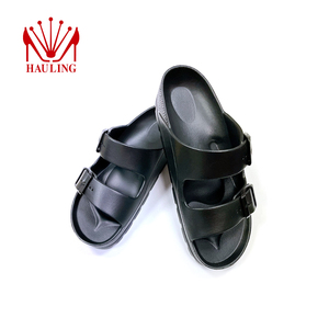 Sandales de style sportif en EVA conçues pour les fans de football, adaptées à la vente en gros, fabrication en série OEM ODM, semelle en mousse EVA. - Product Image 3