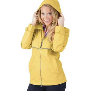Veste de randonnée imperméable rose pour femme à capuche, manches longues, fermeture éclair, coupe classique, longueur standard, avec décoration à lignes brillantes - Product Image 4