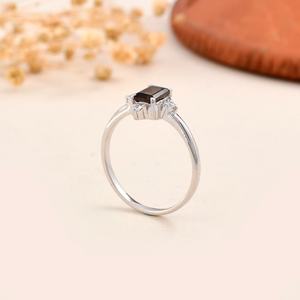 Anillo Solitario de Cuarzo Ahumado con Corte Esmeralda y Moissanita, Plata de Ley 925, Anillo de Cóctel, Elegante Regalo para Mujer - Product Image 2