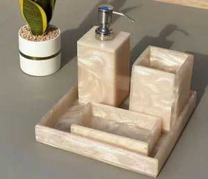 Ensemble d'accessoires de salle de bain en résine nacrée rose pour hôtel, avec distributeur de savon, plateau, porte-savon et porte-brosse à dents pour la maison et la salle de bain - Product Image 2