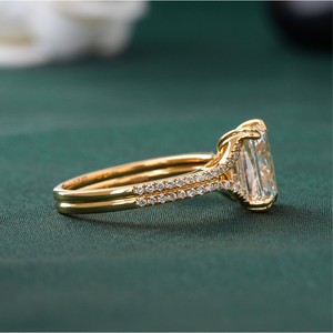 Bague de fiançailles en diamant de laboratoire taille émeraude 2,11 carats, or 14 carats, clarté VVS2, sertie clos, disponible en or jaune ou blanc, solitaire DEF - Product Image 3