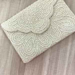 Pochette en lin perlé motif canne à sucre et agneau, style élégant pour femme, idéale pour les fêtes de Noël, fermeture à rabat, imperméable, faite à la main - Product Image 2