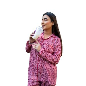 Ensemble pyjama en satin rose à imprimé floral pour femme, chemise à manches longues boutonnée et pantalon assorti, vêtements de nuit doux et confortables, vêtements de détente, OEM - Product Image 2