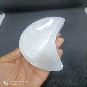 Bol en Sélénite Sculpté à la Main en Forme de Lune, Pierre Naturelle de Qualité Supérieure, Idéal pour la Décoration Intérieure et les Cadeaux, Vente en Gros - Product Image 5