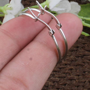 Pendientes Colgantes Vintage Hechos a Mano en Plata de Ley 925 para Bodas, Aniversarios y Fiestas - Product Image 3