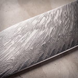 Cuchillo de Chef de Acero de Damasco de 7 Pulgadas con Mango de Madera, Cuchillo de Cocina Profesional, Cuchillo Afilado Hecho a Mano para Cortar Carne y Verduras - Product Image 3