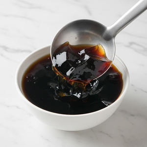 Paquete de 6 Latas de Gelatina de Hierba para Postres de Té de Burbujas y Delicias Congeladas de Taiwán - Product Image 1