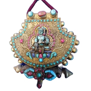 Colgante Ghau de Turquesa Chapado en Oro con Diseño Budista Tibetano para Fiestas y Eventos - Product Image 6