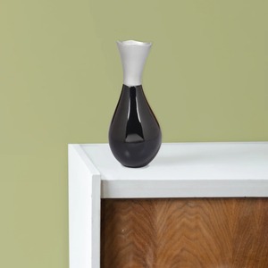 Support à fleurs en métal distinctif, conçu pour refléter les tendances de style de vie, idéal pour la décoration festive et quotidienne de la maison, disponible en gros. - Product Image 2