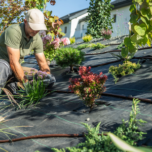 ผ้าคลุมดินทอจากโพลีโพรพิลีนบริสุทธิ์ 100% ป้องกันรังสียูวี |   วัสดุควบคุมวัชพืชและป้องกันต้นไม้สำหรับโรงเรือน ราคาขายส่ง - Product Image 1