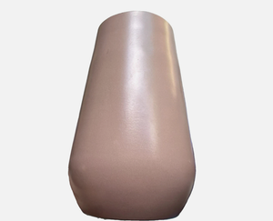 Vase en céramique conique mat mauve, style nordique scandinave ou contemporain, décor neutre, fini satiné mat en rose poussière, mauve doux. - Product Image 1