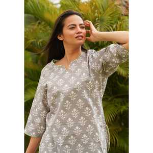 Ensemble de pyjama pour femmes Cloud Gray Tulip Tales avec masque facial - Product Image 1