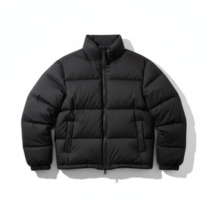 Blouson matelassé noir premium pour homme avec col montant et logo frontal - Respirant et écologique - Vêtement d'hiver streetwear - Product Image 1