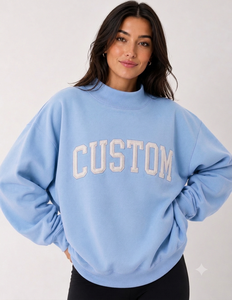 เสื้อสเวตเชิ้ตโอเวอร์ไซส์คอเต่า แขนเสื้อแบบดรอปไหล่ สำหรับผู้หญิง ใส่ในฤดูหนาว ปักลายตัวอักษรตามสั่ง ผลิตจากผ้าโพลีเอสเตอร์/คอตตอนผสม สไตล์ลำลอง - Product Image 1