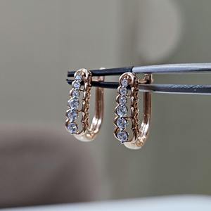 Pendientes de Aro con Diamantes Cultivados en Laboratorio de 0.35ct, Oro Rosa de 14K, Estilo Huggie, Minimalistas, Elegantes, Regalo para Novia, Fiesta - Product Image 5