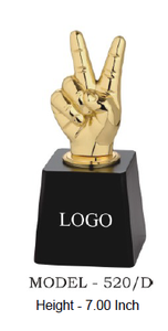 Trofeo de Mano con Símbolo de Paz Chapado en Oro con Columna Roja y Base Negra para Actividades Promocionales con Temática Musical - Product Image 5