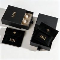 Coffret à bijoux coulissant noir mat personnalisé, écologique et recyclable, avec logo MH en feuille d'or et pochette en microfibre suédée pour boucles d'oreilles