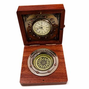 Reloj de Escritorio Rectangular de Madera CH con Brújula y Números Romanos, Diseño Tradicional, Movimiento de Cuarzo Silencioso, Funciona con Batería - Product Image 3