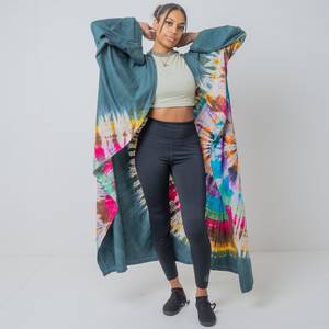 Robe de soirée moderne chaude détendue col en V profond faite à la main Tie Dye Trendy Summer Resort Wear Robe de soirée Boho Beach Kaftan Kimono Robe - Product Image 4