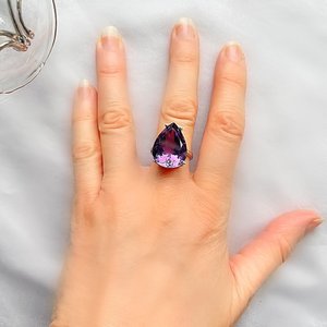 Bague cocktail en argent avec améthyste véritable en forme de poire, grande goutte d'eau, pierre de naissance de février, bijou statement pour femme - Product Image 1