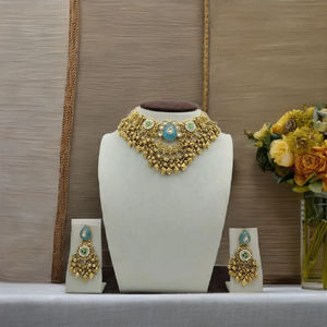 Conjunto de Collar de Novia Tradicional Plateado con Piedra Azul en Forma de Lágrima y Acentos Verdes, Pendientes Largos Colgantes, Joyería Tradicional - Product Image 4