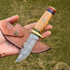 Couteau de chasse artisanal en acier Damas avec manche en bois de qualité supérieure |   Couteau à lame fixe Full Tang avec étui en cuir - Product Image 3