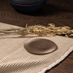 Posavasos de Metal Contemporáneo para Mesa, Diseñado para Accesorios de Cocina Premium, Decoración de Comedor y Soluciones de Protección de Bebidas - Product Image 3