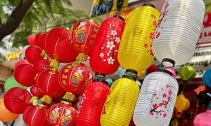 Lanterne en soie artisanale du Vietnam avec revêtement en tissu et structure en bambou pour cérémonie de mariage, restaurant, hôtel, décoration - Product Image 6