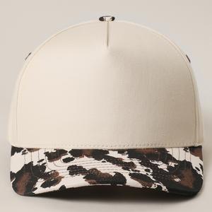 Casquettes Snapback Homme Personnalisées en Gros à 5 Panneaux avec Logo Brodé, Visière Courbe, Imprimé Vache et Boucle en Plastique Réglable - Product Image 4