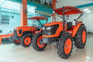 Tractor Agrícola Kubota L5228DT de 22 HP, Tracción en las 4 Ruedas, Transmisión por Engranajes, Color Naranja, Alto Nivel de Seguridad - Product Image 3