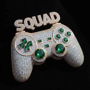 Pendentif de luxe en forme de manette de jeu hip-hop incrusté de diamants, plaqué or 18 carats, avec breloque à thème Moissanite, cadeau pour homme - Product Image 2