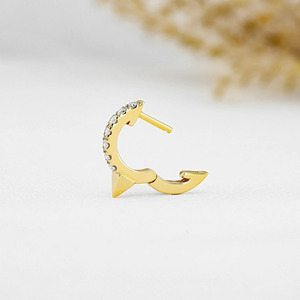 Pendientes de Aro con Flecha de Oro Blanco y Diamantes Cultivados en Laboratorio - Product Image 4