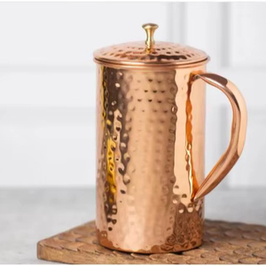 Ensemble de carafes en cuivre pour une présentation de luxe, fait main, pour servir l'eau, ensemble métallique avec verres, durable, réutilisable, pour la cuisine et la salle à manger. - Product Image 1
