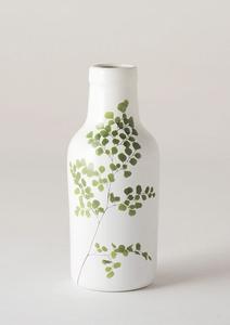 Vase en céramique blanche artistique avec motif floral jaune peint à la main, forme de bouteille élégante et accent élégant pour un style de maison moderne - Product Image 4