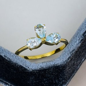Anillo de Plata de Ley 925 Chapado en Oro Amarillo con Gema Natural Azul Corte Pera y Engaste de Garras para Mujer, Anillo Romántico de Aniversario - Product Image 1